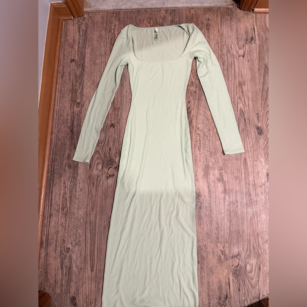 SKIMS SOFT LOUNGE LONG SLEEVE DRESS (BRIGHT GREEN)